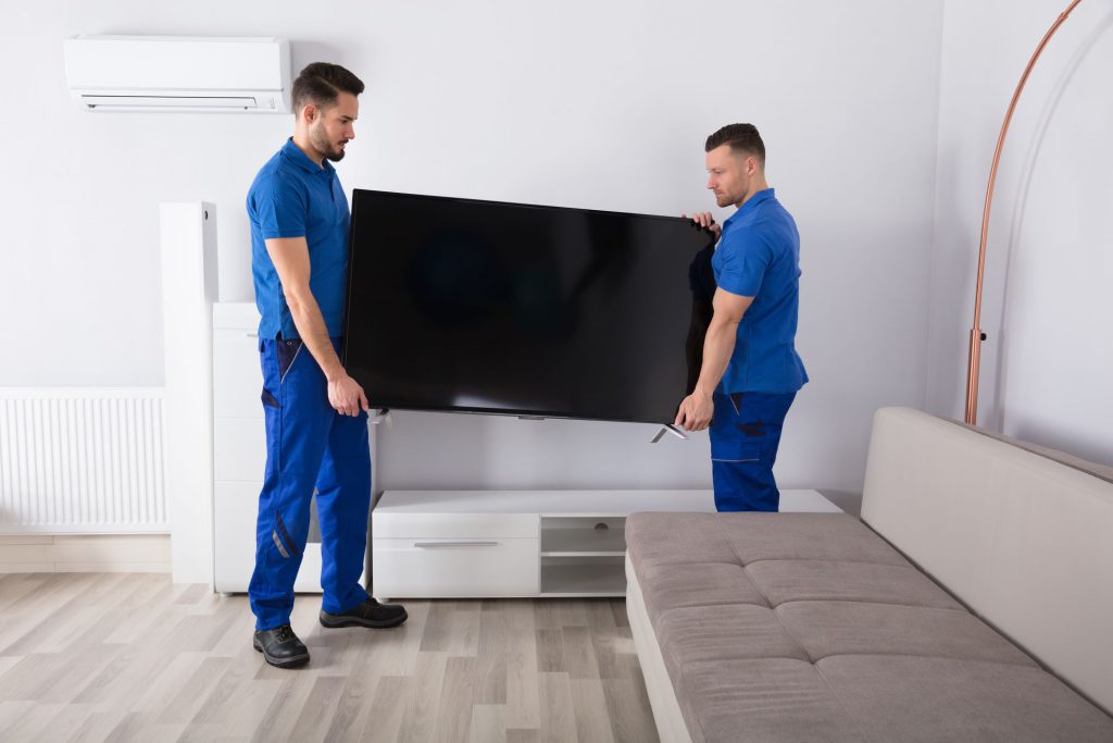 Professional Chicago movers with a flat TV