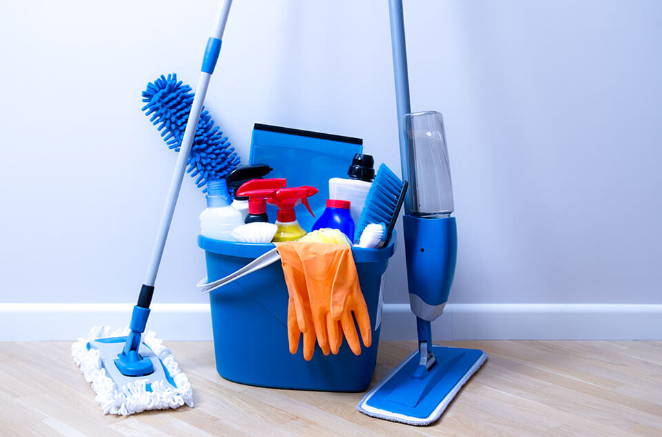 Cleaning supplies to use when best movers in Chicago leave your home
