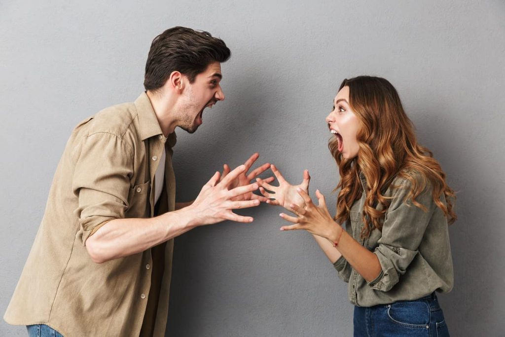 Couple fighting over the fact they didn't hire professional Chicago movers