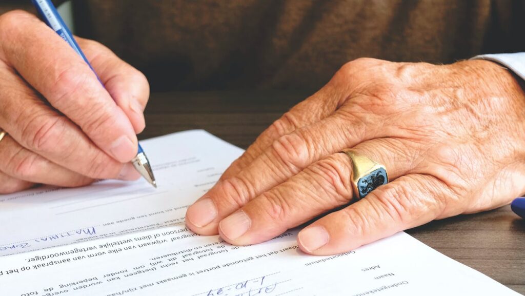 Sign the agreement with budget movers
